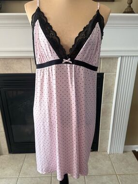 Women's Night Gown Size XXL (Runs Small) Pink Polka Dot Heart Black Lace Accents